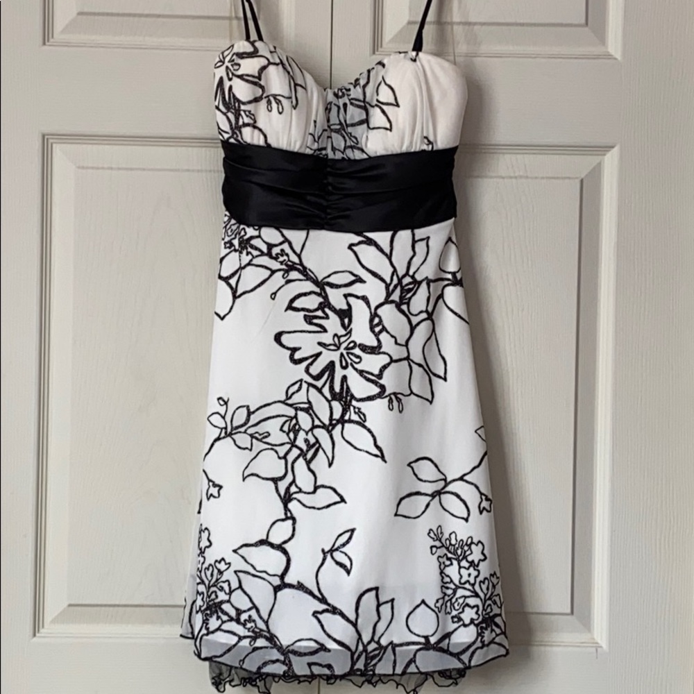 Black and White Knee Length Formal Dress